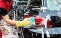 Välispesu pigieemaldusega, salongi sisepuhastus ja auto vahatamine